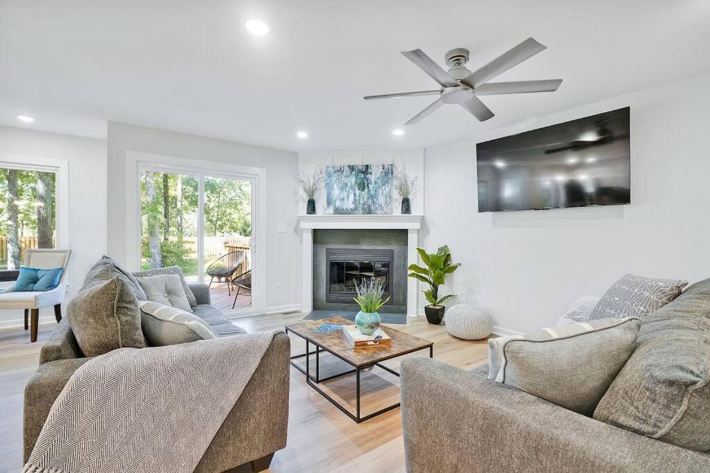 Middle Sound Hideaway~Beaches, Shopping, Families Villa Wilmington Bagian luar foto