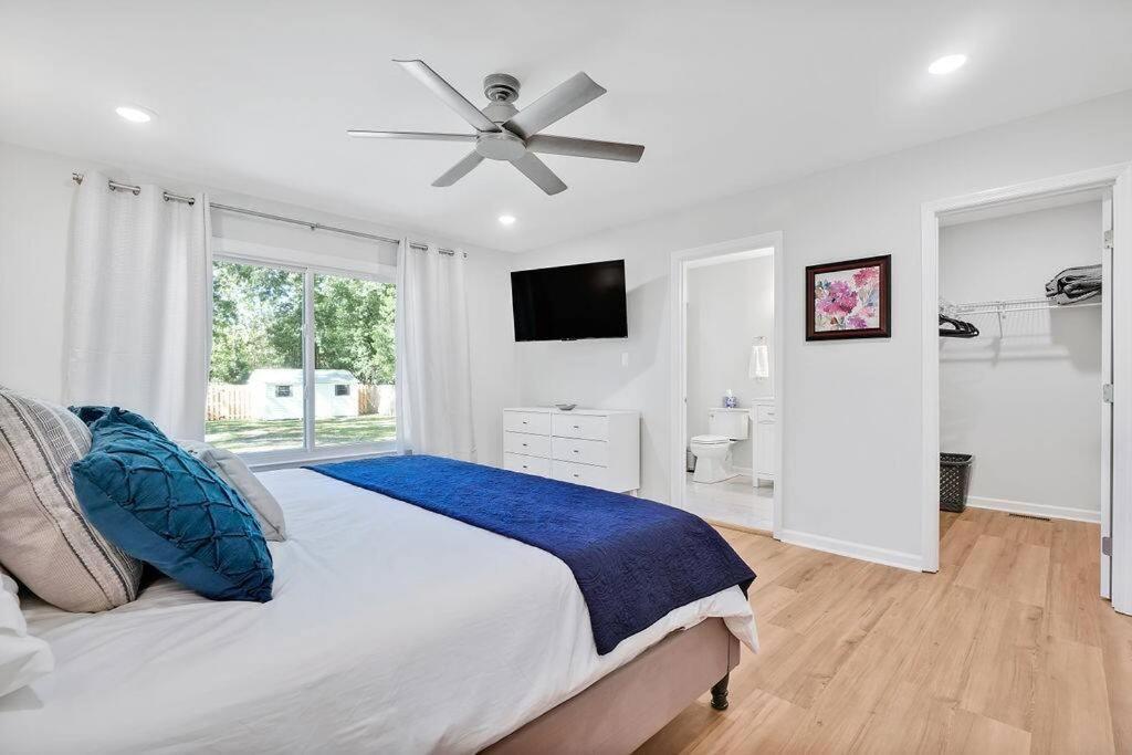 Middle Sound Hideaway~Beaches, Shopping, Families Villa Wilmington Bagian luar foto