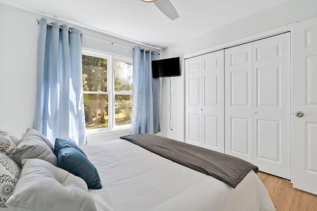 Middle Sound Hideaway~Beaches, Shopping, Families Villa Wilmington Bagian luar foto