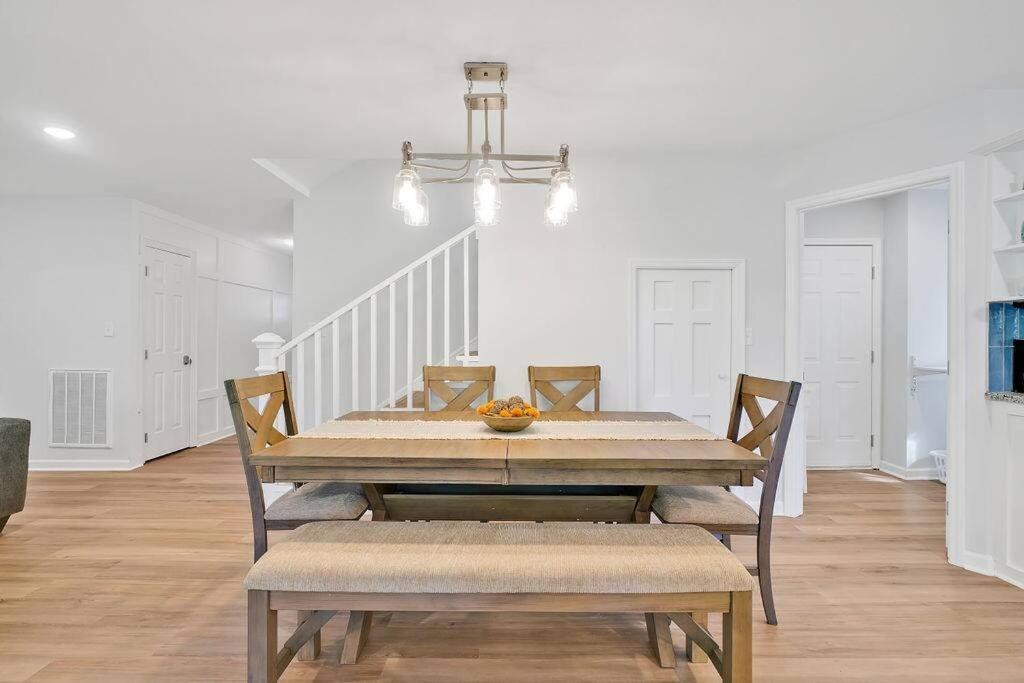 Middle Sound Hideaway~Beaches, Shopping, Families Villa Wilmington Bagian luar foto
