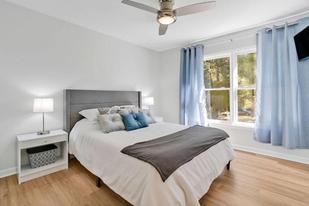 Middle Sound Hideaway~Beaches, Shopping, Families Villa Wilmington Bagian luar foto
