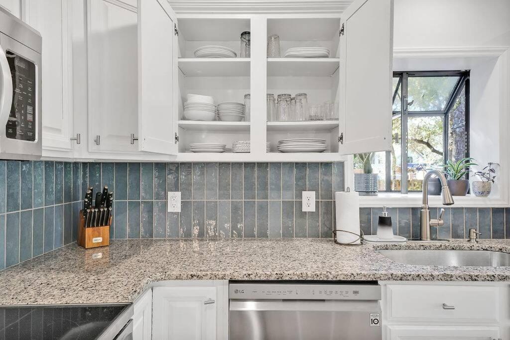 Middle Sound Hideaway~Beaches, Shopping, Families Villa Wilmington Bagian luar foto