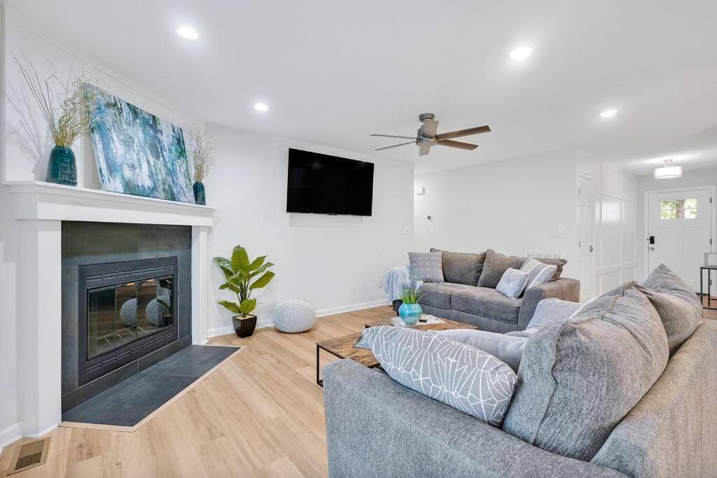 Middle Sound Hideaway~Beaches, Shopping, Families Villa Wilmington Bagian luar foto