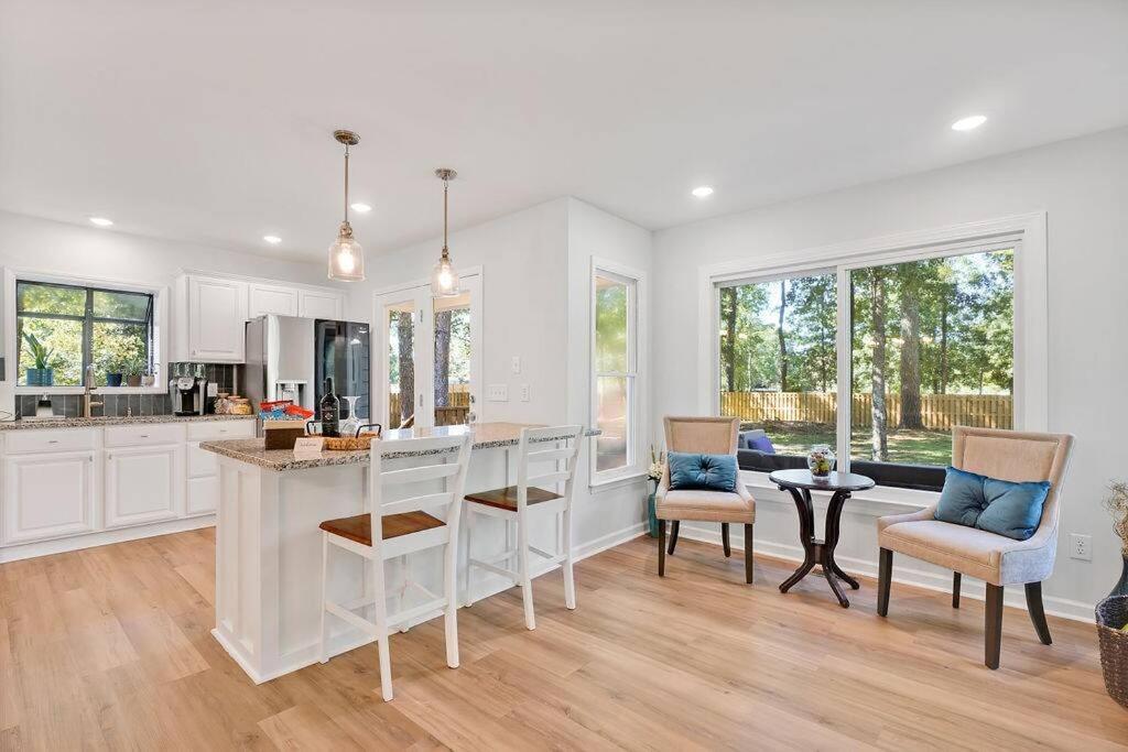 Middle Sound Hideaway~Beaches, Shopping, Families Villa Wilmington Bagian luar foto