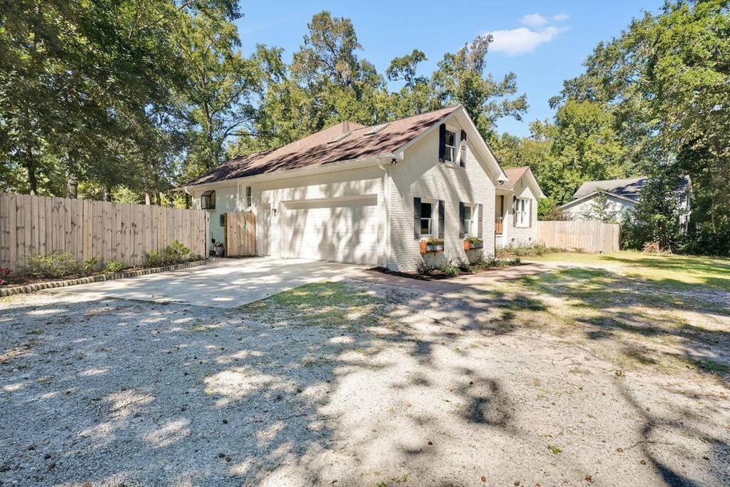 Middle Sound Hideaway~Beaches, Shopping, Families Villa Wilmington Bagian luar foto