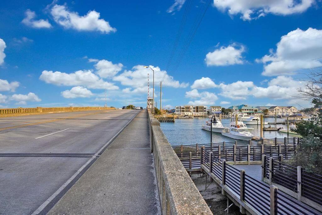 Middle Sound Hideaway~Beaches, Shopping, Families Villa Wilmington Bagian luar foto